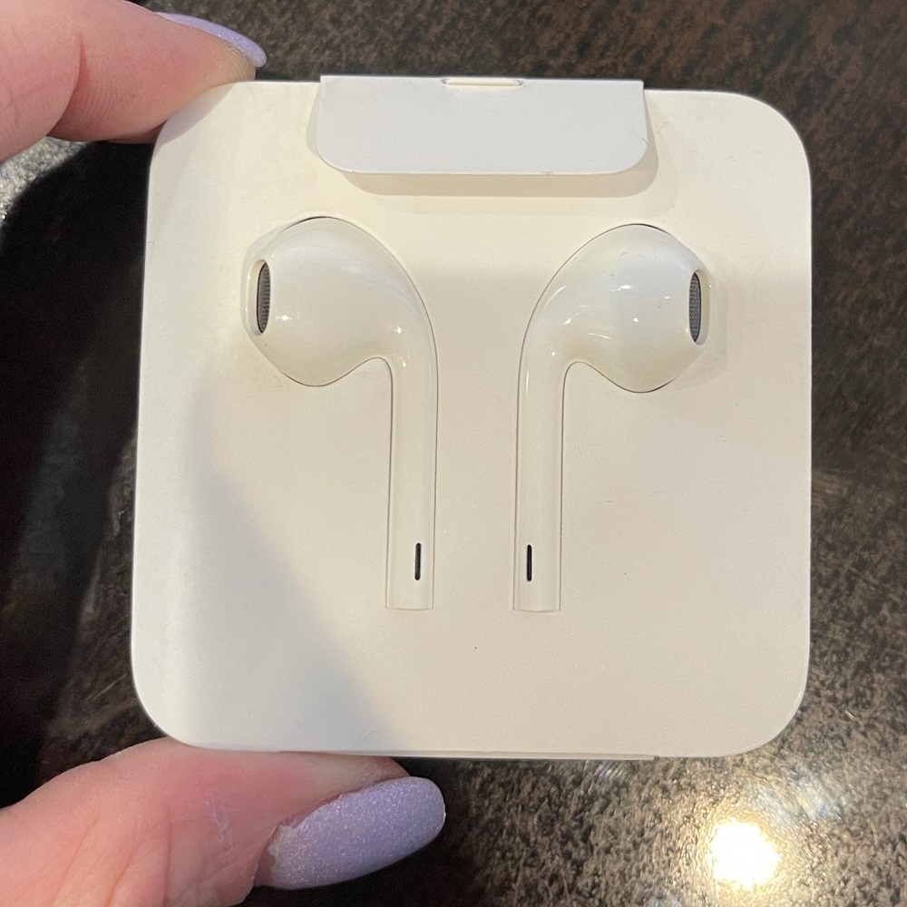 Apple Earbuds. Brand new